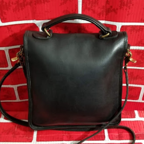 COACH-VINTAGE STATION BLACK CROSSBODY BAG - Picture 2 of 8